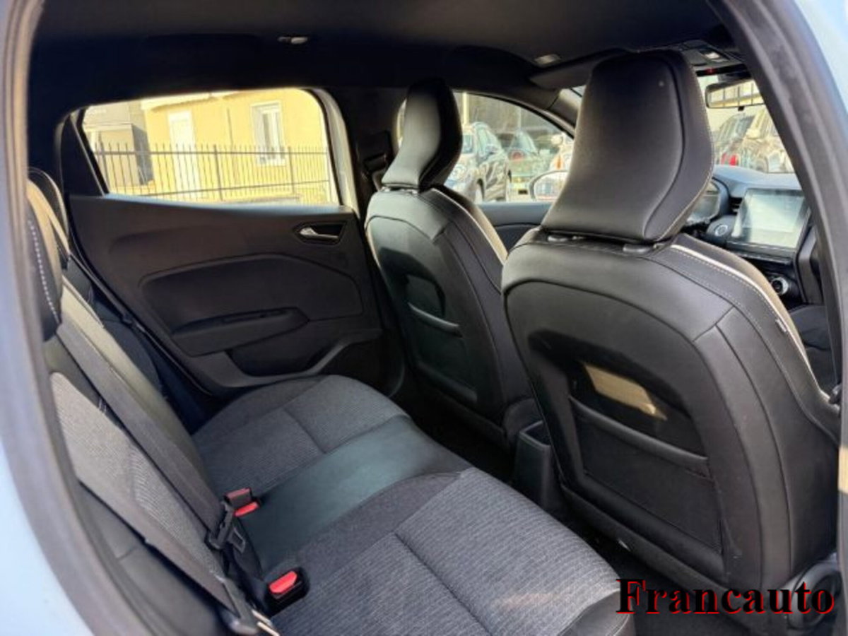 Renault Clio Full Hybrid E-Tech 140 CV 5 porte R.S. Line (8)