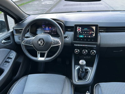 Renault Clio 1.0 tce Techno 90cv (10)