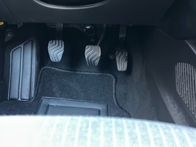 Renault Clio 1.0 tce Techno 90cv (15)