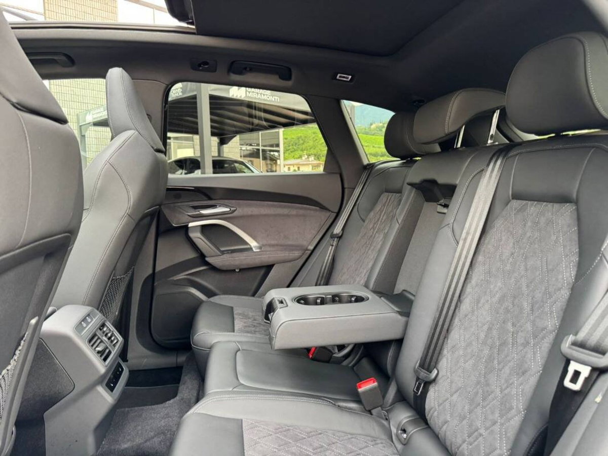 Audi Q5 Sportback 2.0 tdi mhev+ Launch Edition S line quattro 204cv s-tronic (13)