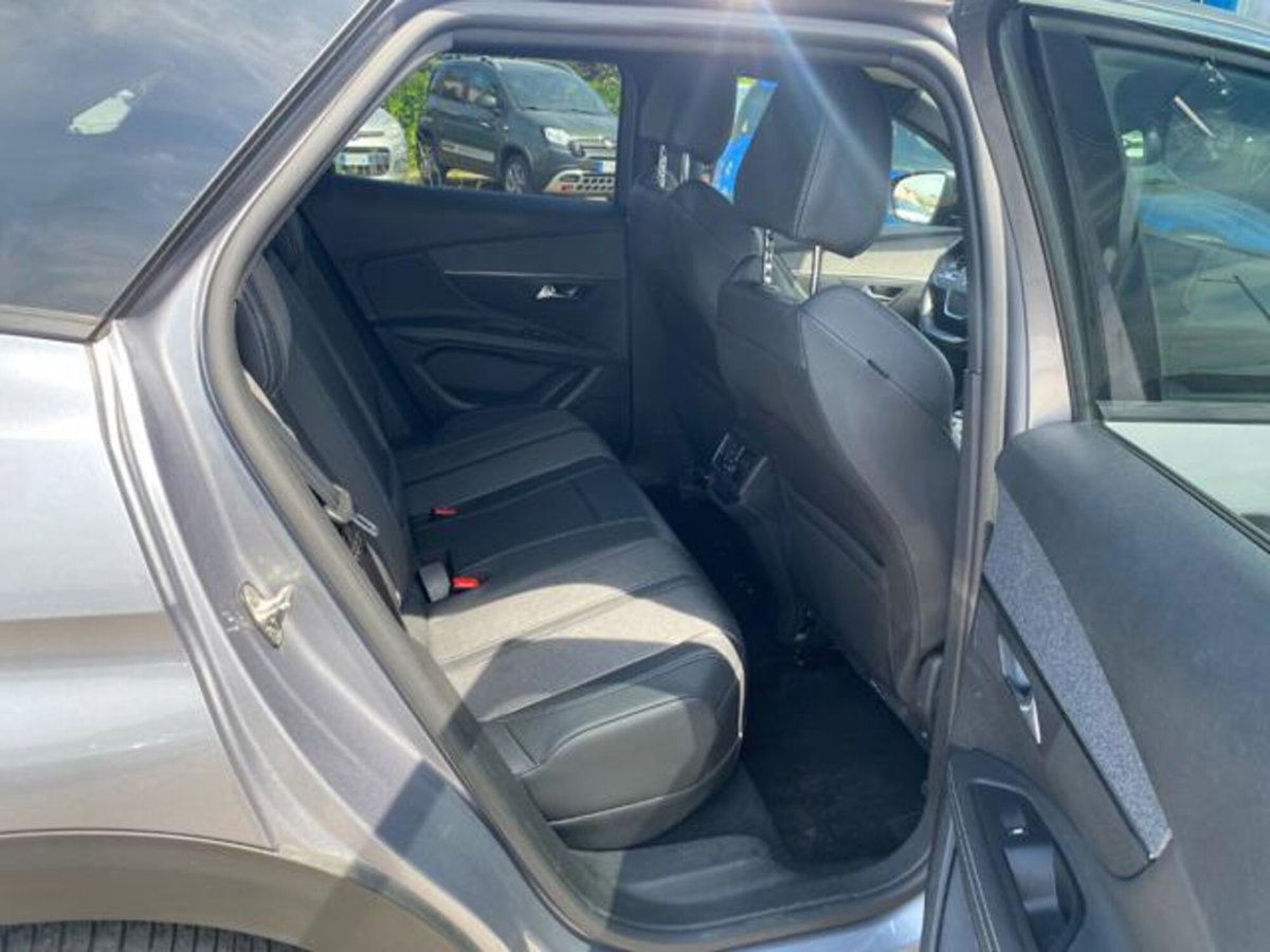 Peugeot 3008 Hybrid4 300 e-EAT8 Allure Pack (8)