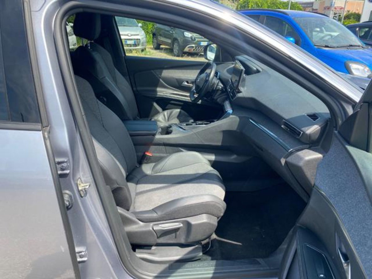 Peugeot 3008 Hybrid4 300 e-EAT8 Allure Pack (9)