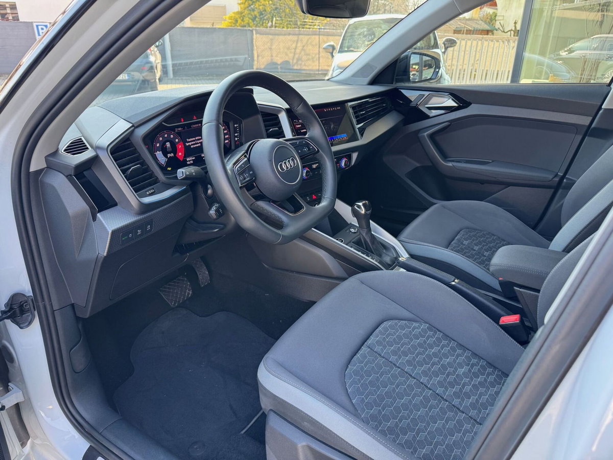 Audi A1 Sportback 30 1.0 tfsi Identity Black 116cv s-tronic (11)