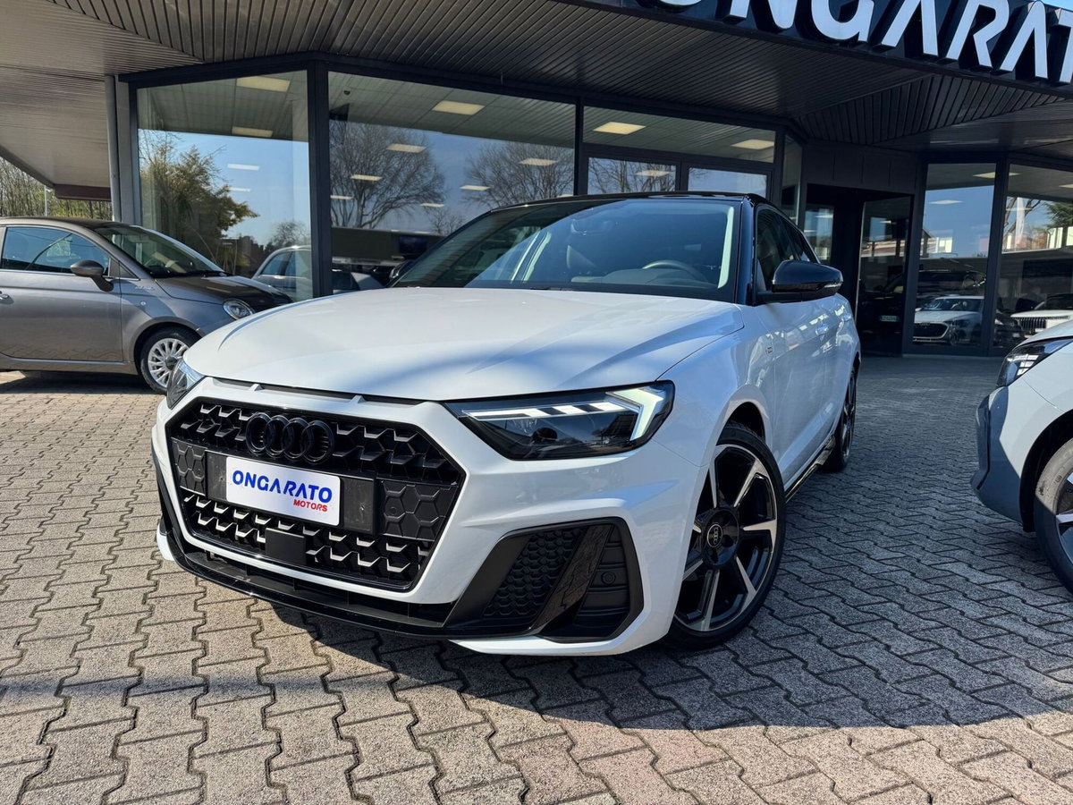 Audi A1 Sportback 30 1.0 tfsi Identity Black 116cv s-tronic (2)