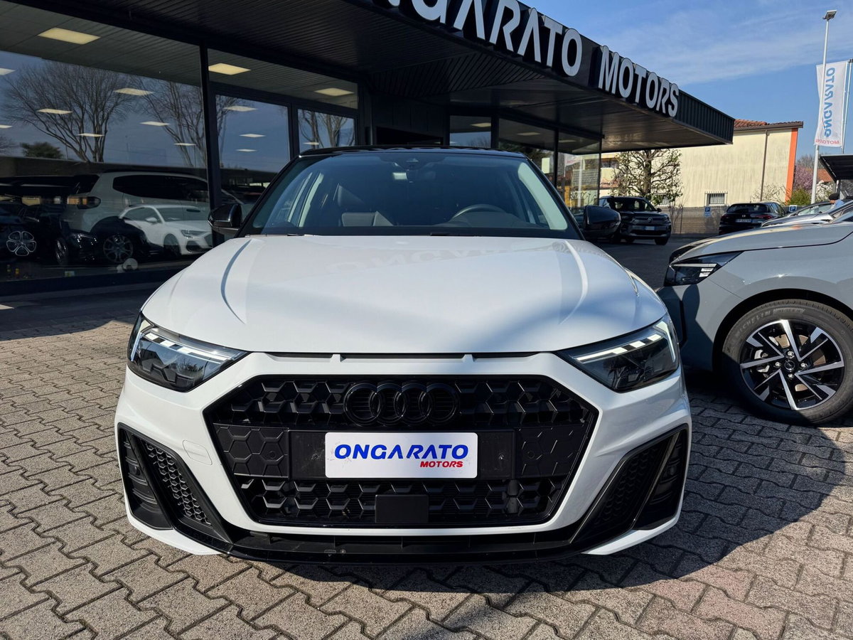 Audi A1 Sportback 30 1.0 tfsi Identity Black 116cv s-tronic (3)