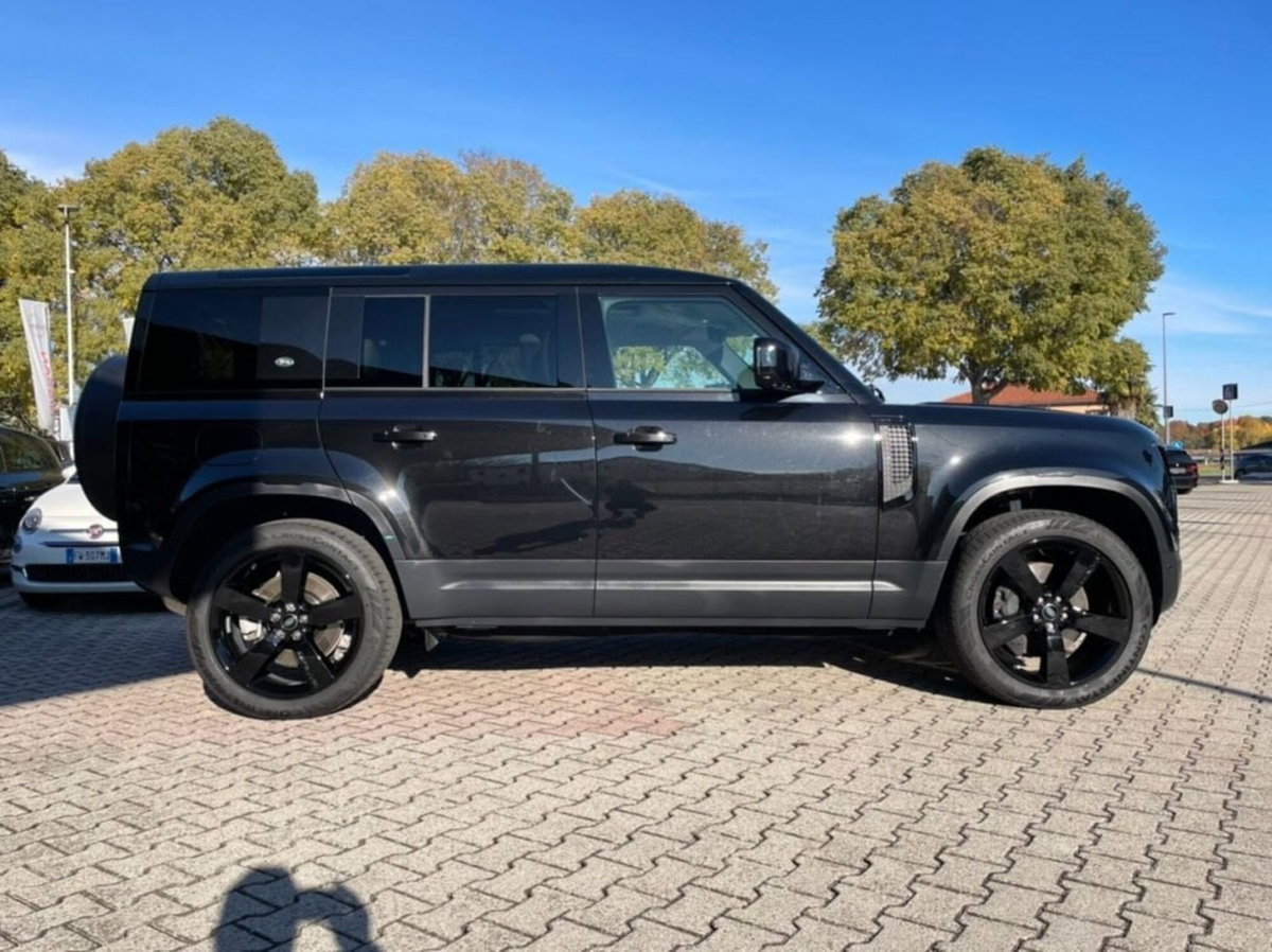 Land Rover Defender 110 3.0d i6 mhev X-Dynamic HSE awd 250cv auto (3)