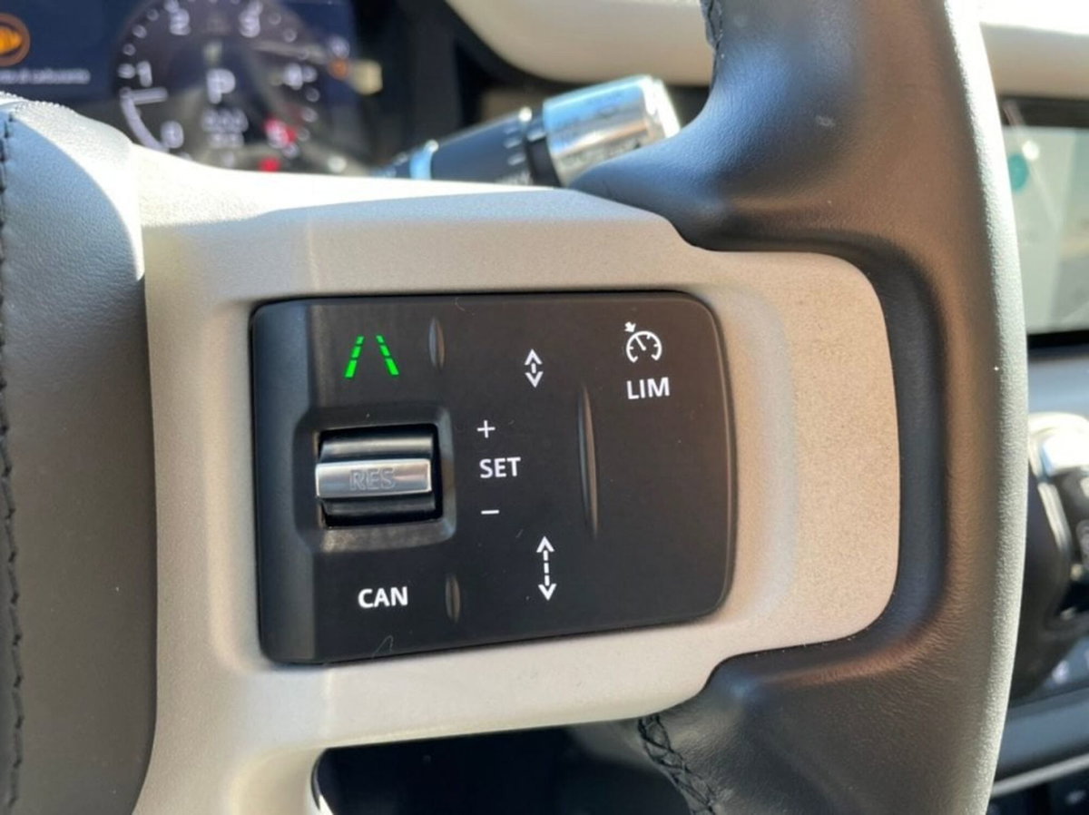 Land Rover Defender 110 3.0d i6 mhev X-Dynamic HSE awd 250cv auto (9)