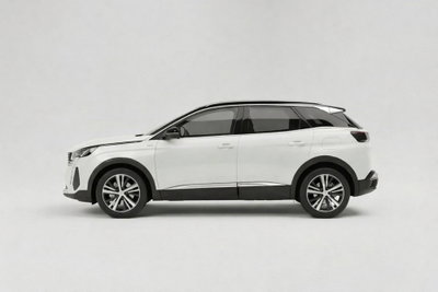 Peugeot 3008 Hybrid4 300 e-EAT8 GT (2)