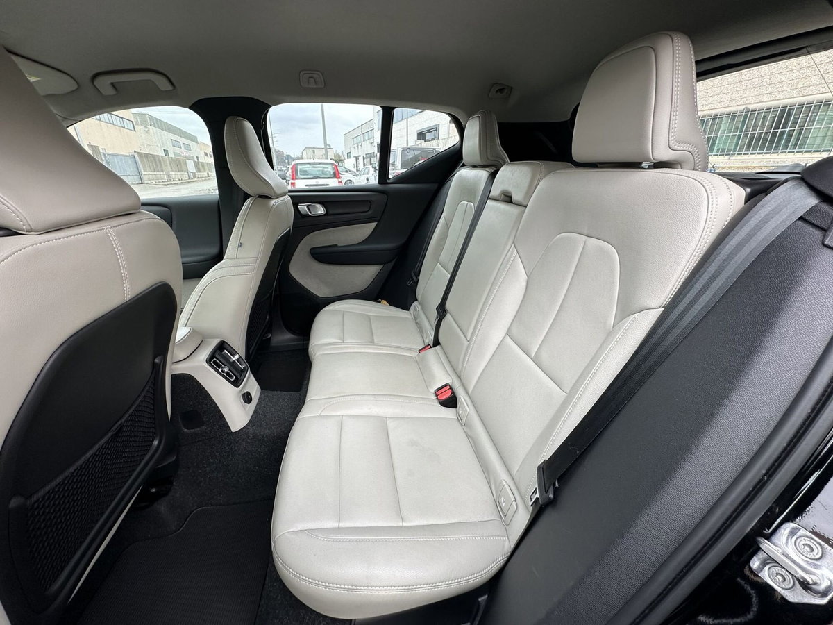 Volvo XC40 T5 Recharge Plug-in Hybrid R-design (13)