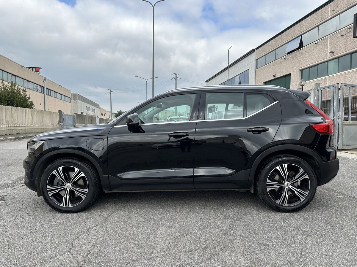 Volvo XC40 T5 Recharge Plug-in Hybrid R-design (3)