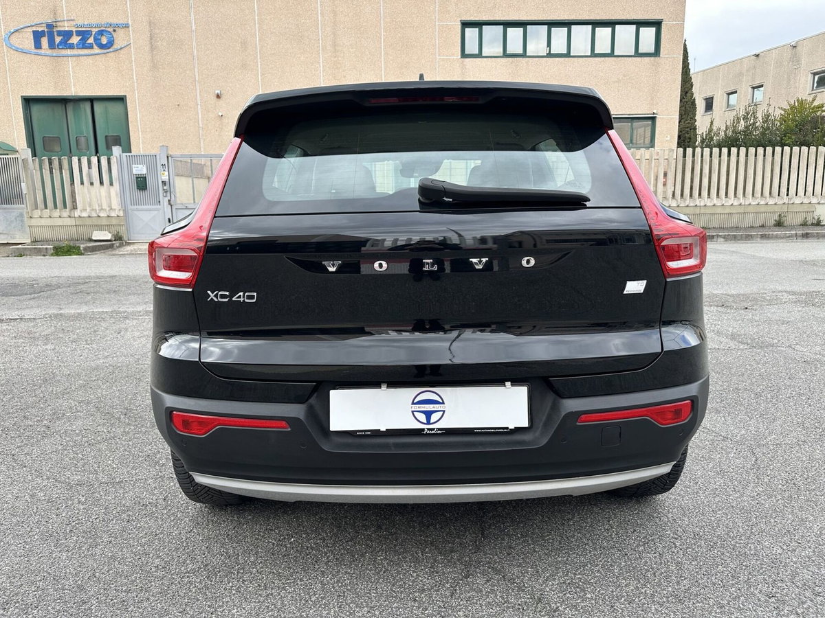 Volvo XC40 T5 Recharge Plug-in Hybrid R-design (5)