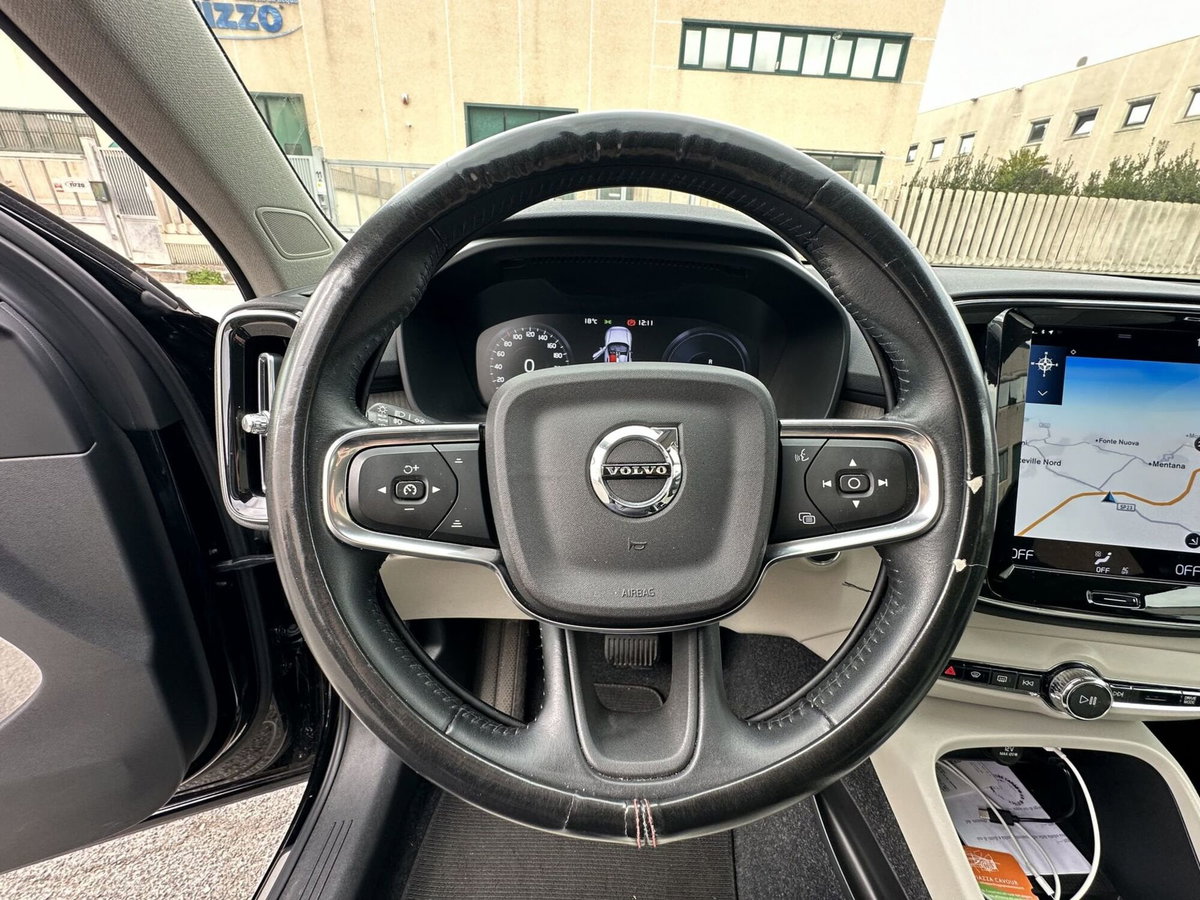 Volvo XC40 T5 Recharge Plug-in Hybrid R-design (9)