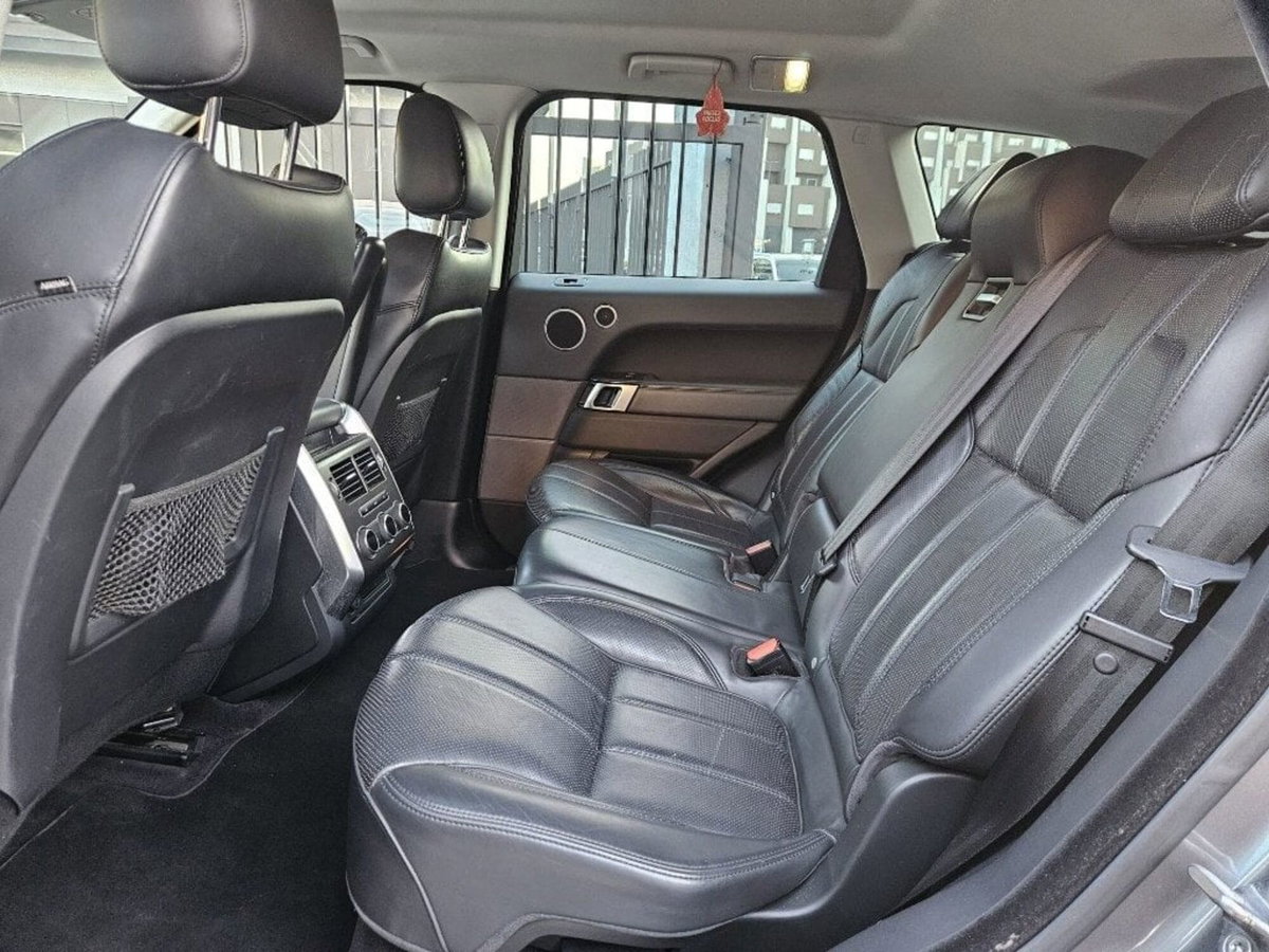 Land Rover Range Rover Sport 3.0 TDV6 HSE (10)