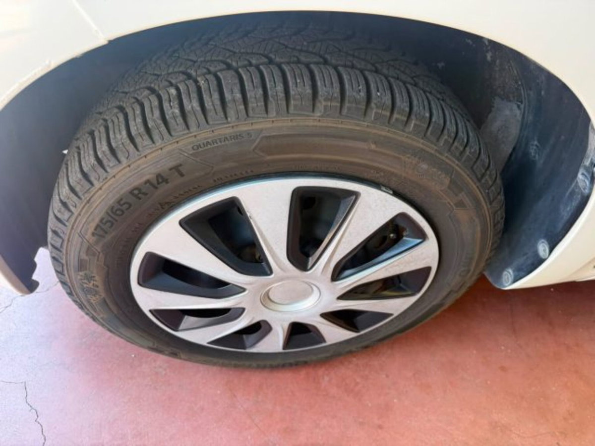 Daihatsu Sirion 1.0 12V Aki (12)