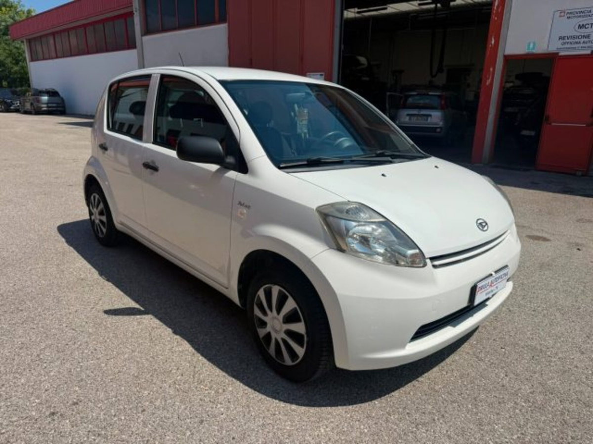 Daihatsu Sirion 1.0 12V Aki (3)