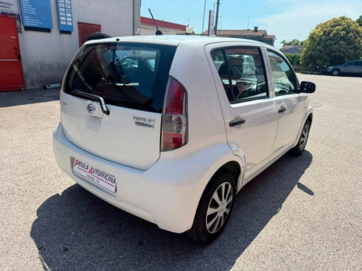 Daihatsu Sirion 1.0 12V Aki (4)