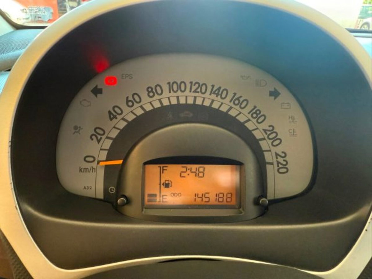 Daihatsu Sirion 1.0 12V Aki (8)