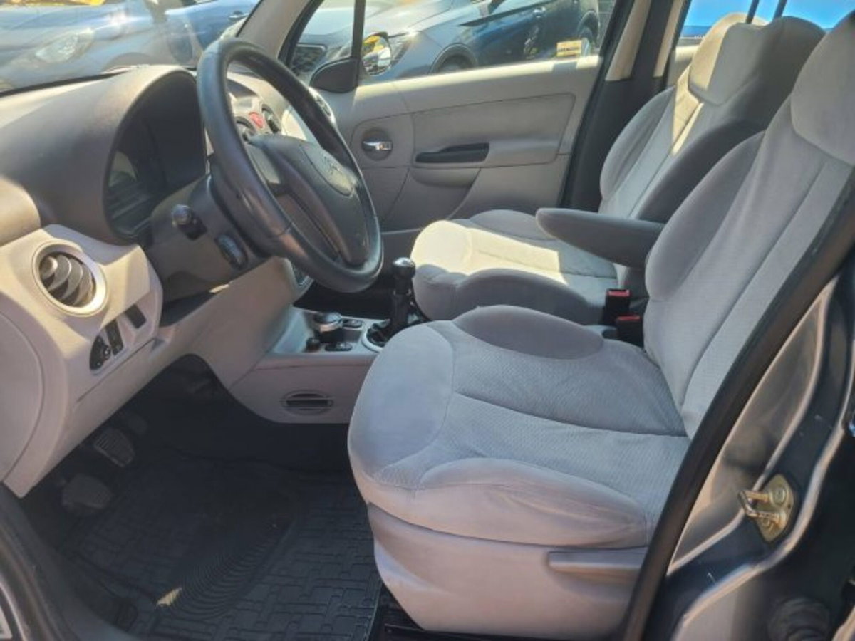 Citroen C3 1.4 HDi 70 Exclusive (12)