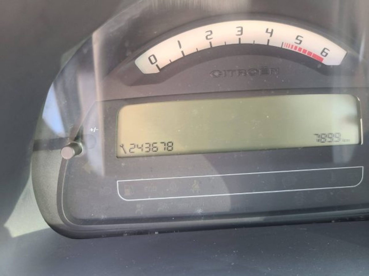 Citroen C3 1.4 HDi 70 Exclusive (13)