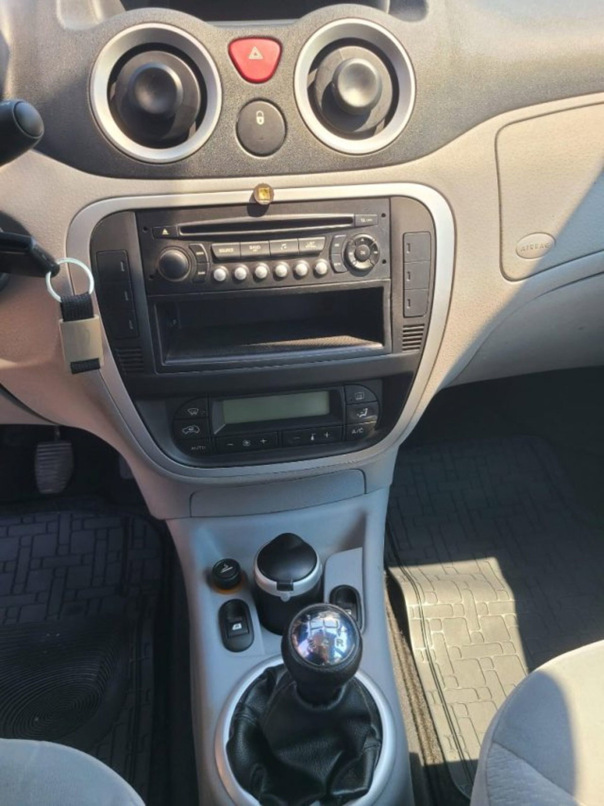 Citroen C3 1.4 HDi 70 Exclusive (16)