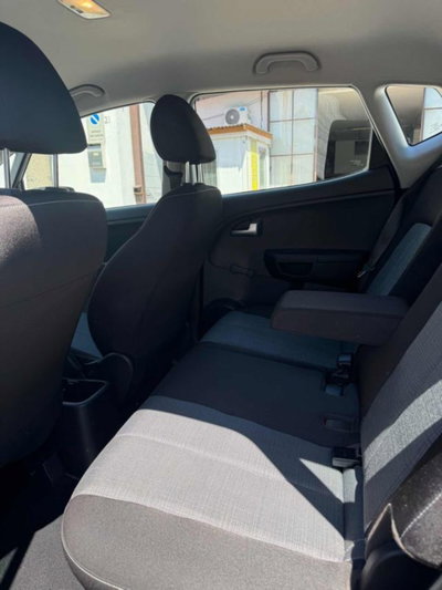Kia Venga 1.4 CVVT Cool (11)