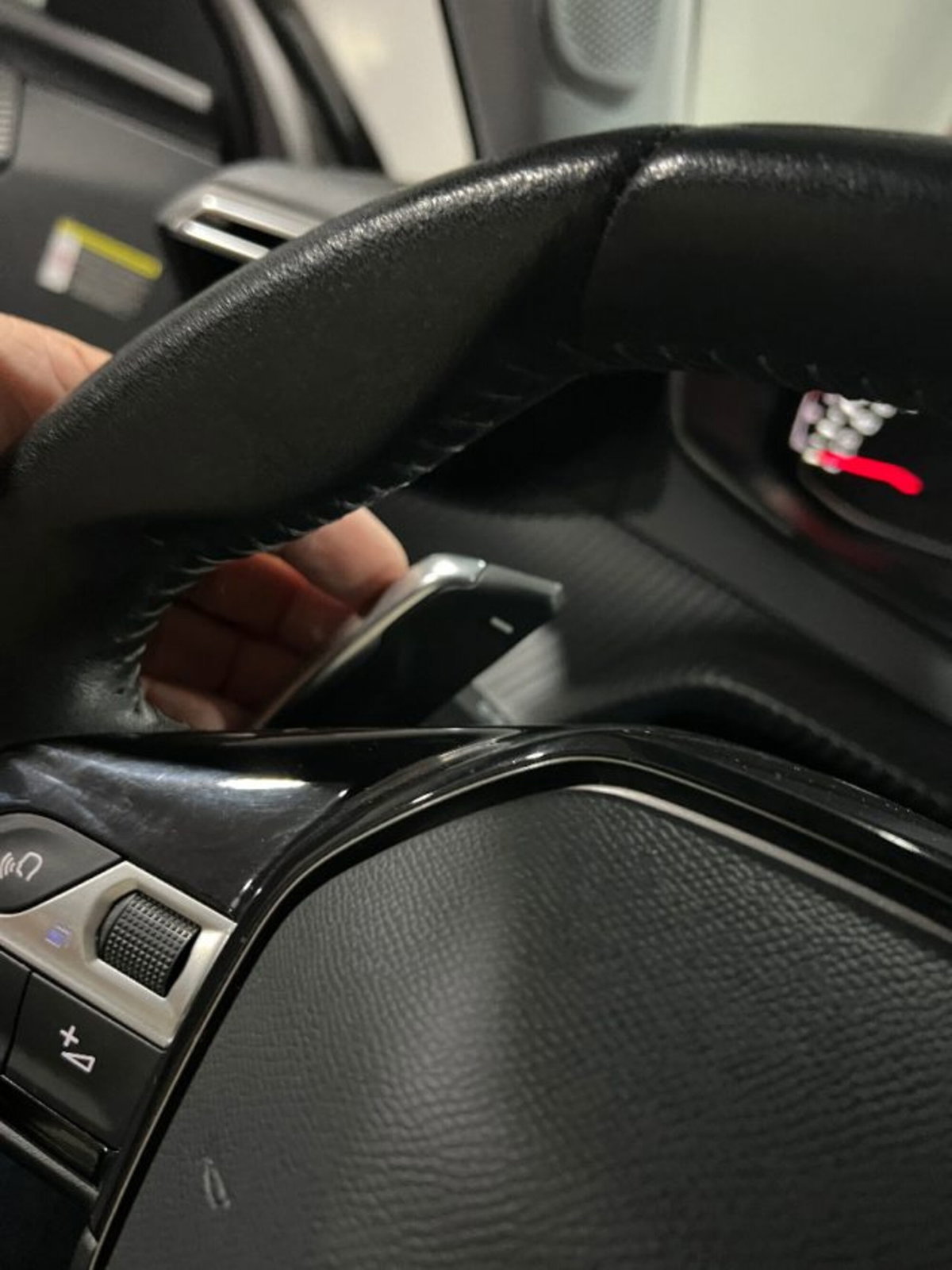 Peugeot 2008 BlueHDi 130 S&S EAT8 Allure Pack (8)