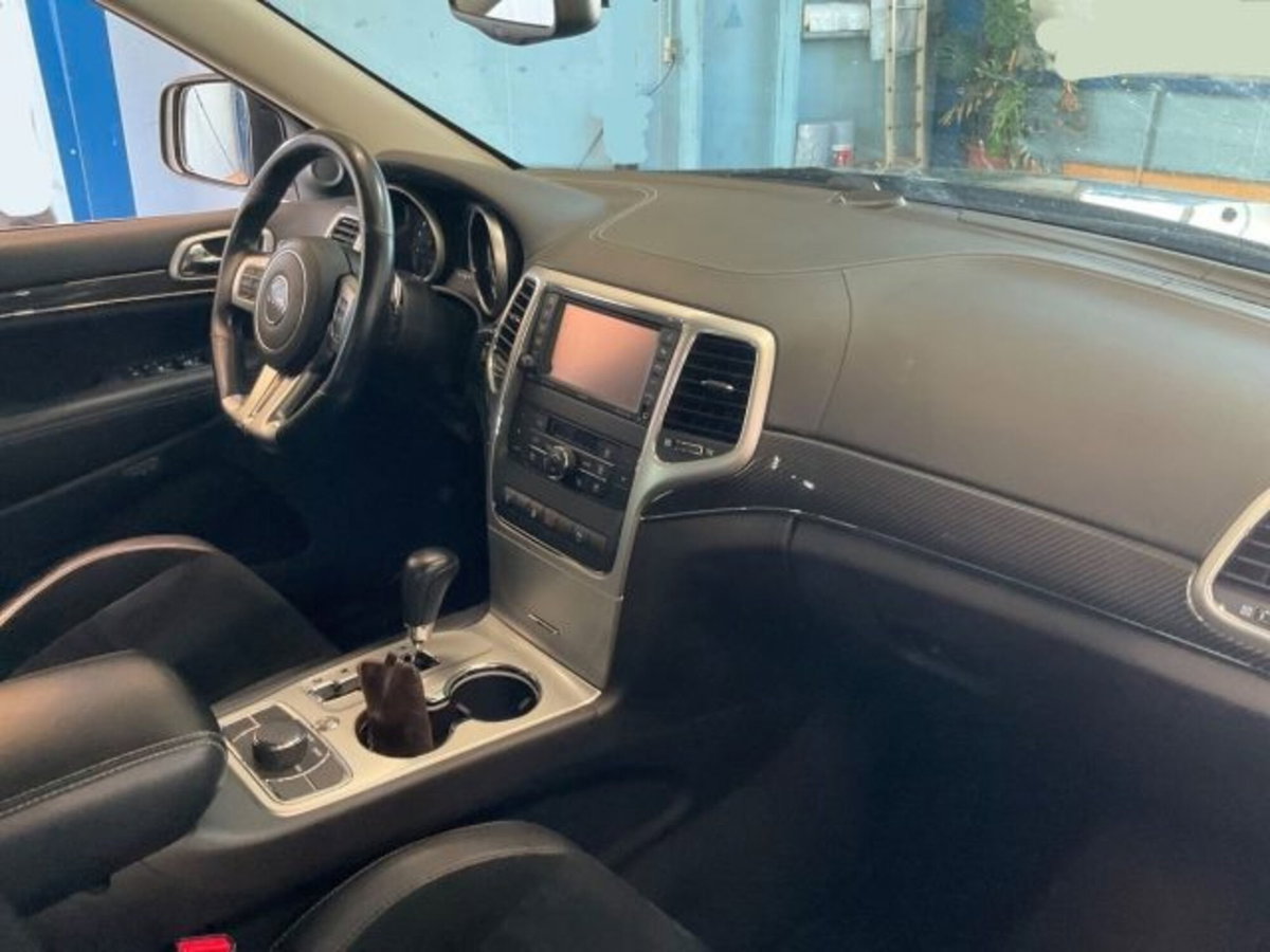 Jeep Grand Cherokee 6.4 V8 HEMI SRT (8)