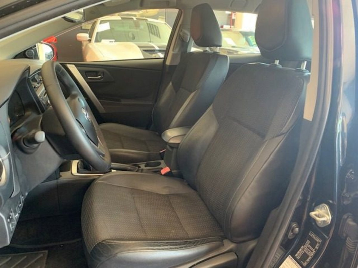 Toyota Auris Station Wagon 2.0 D-4D Lounge (11)