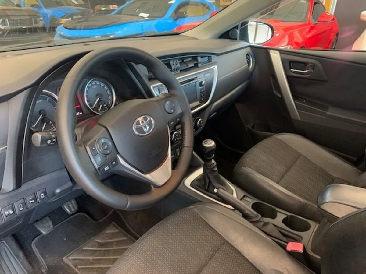 Toyota Auris Station Wagon 2.0 D-4D Lounge (12)