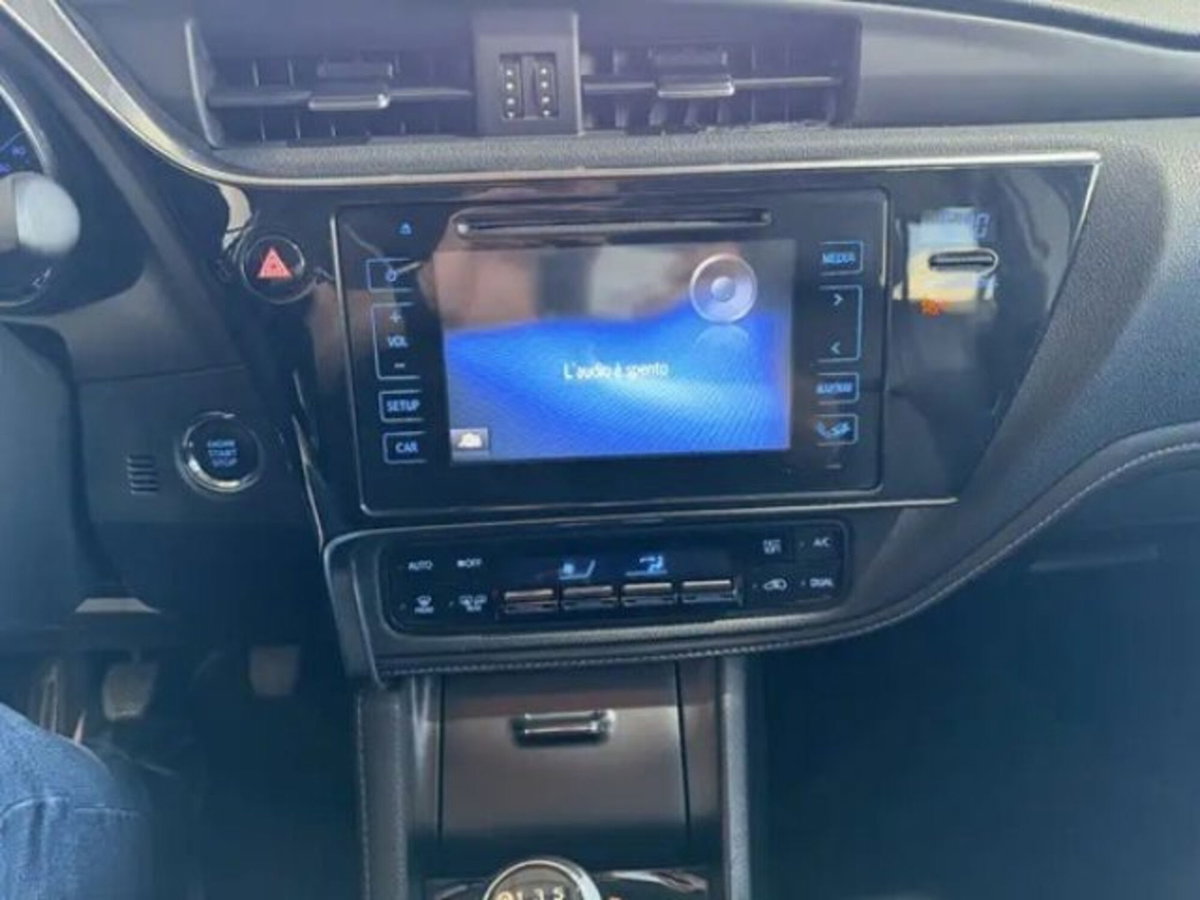 Toyota Auris Station Wagon 2.0 D-4D Lounge (15)