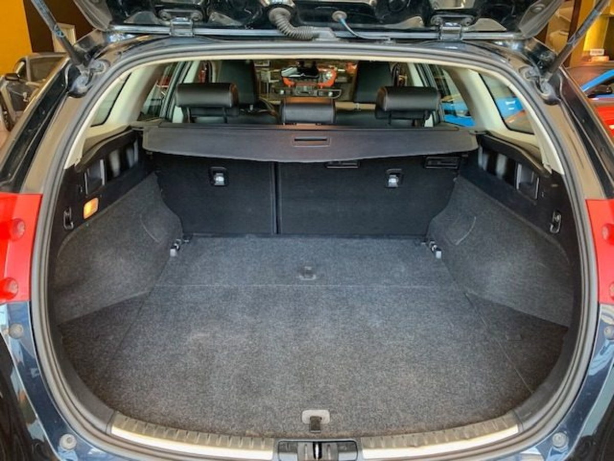 Toyota Auris Station Wagon 2.0 D-4D Lounge (16)