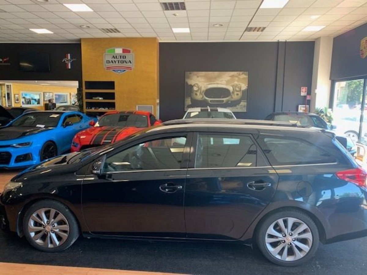 Toyota Auris Station Wagon 2.0 D-4D Lounge (3)