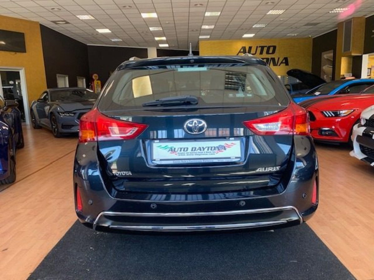 Toyota Auris Station Wagon 2.0 D-4D Lounge (5)