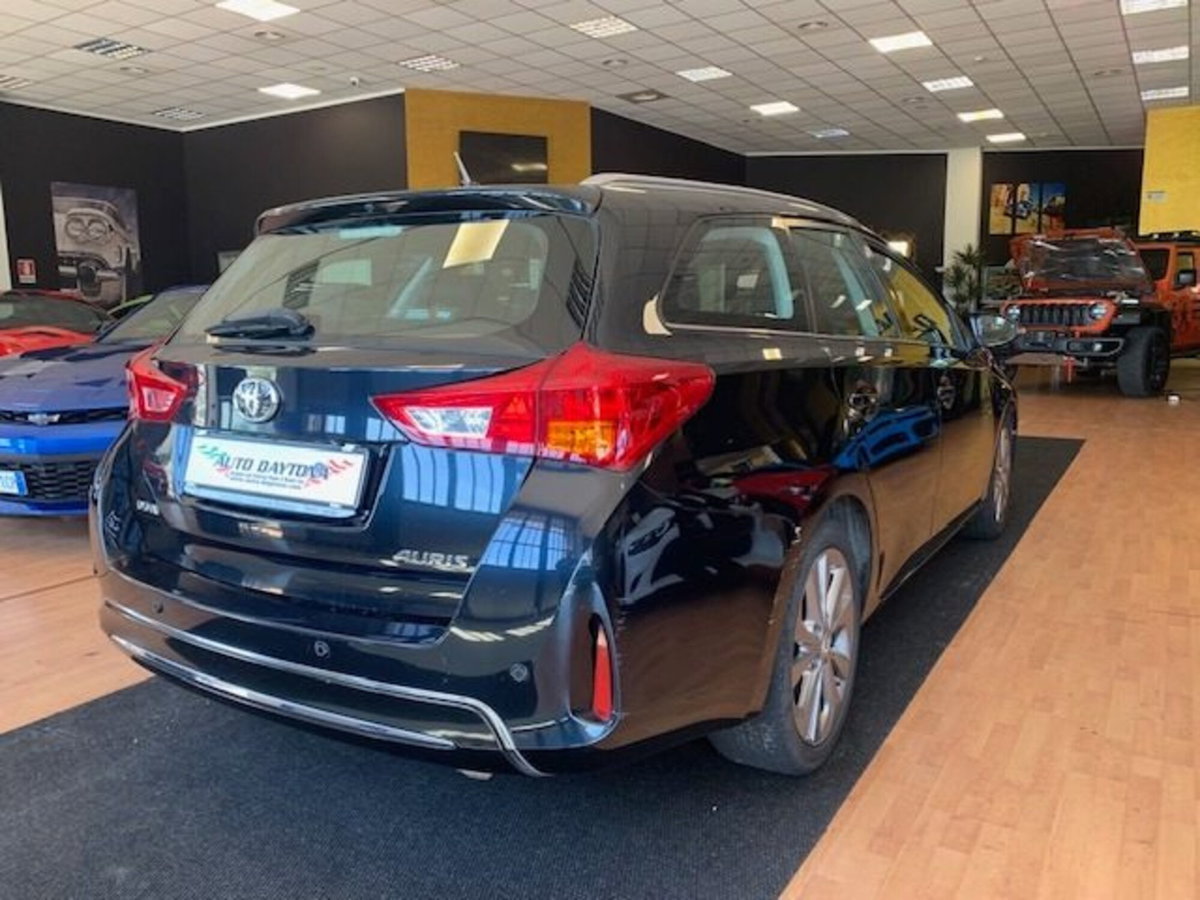 Toyota Auris Station Wagon 2.0 D-4D Lounge (6)
