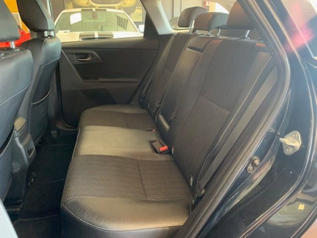 Toyota Auris Station Wagon 2.0 D-4D Lounge (7)