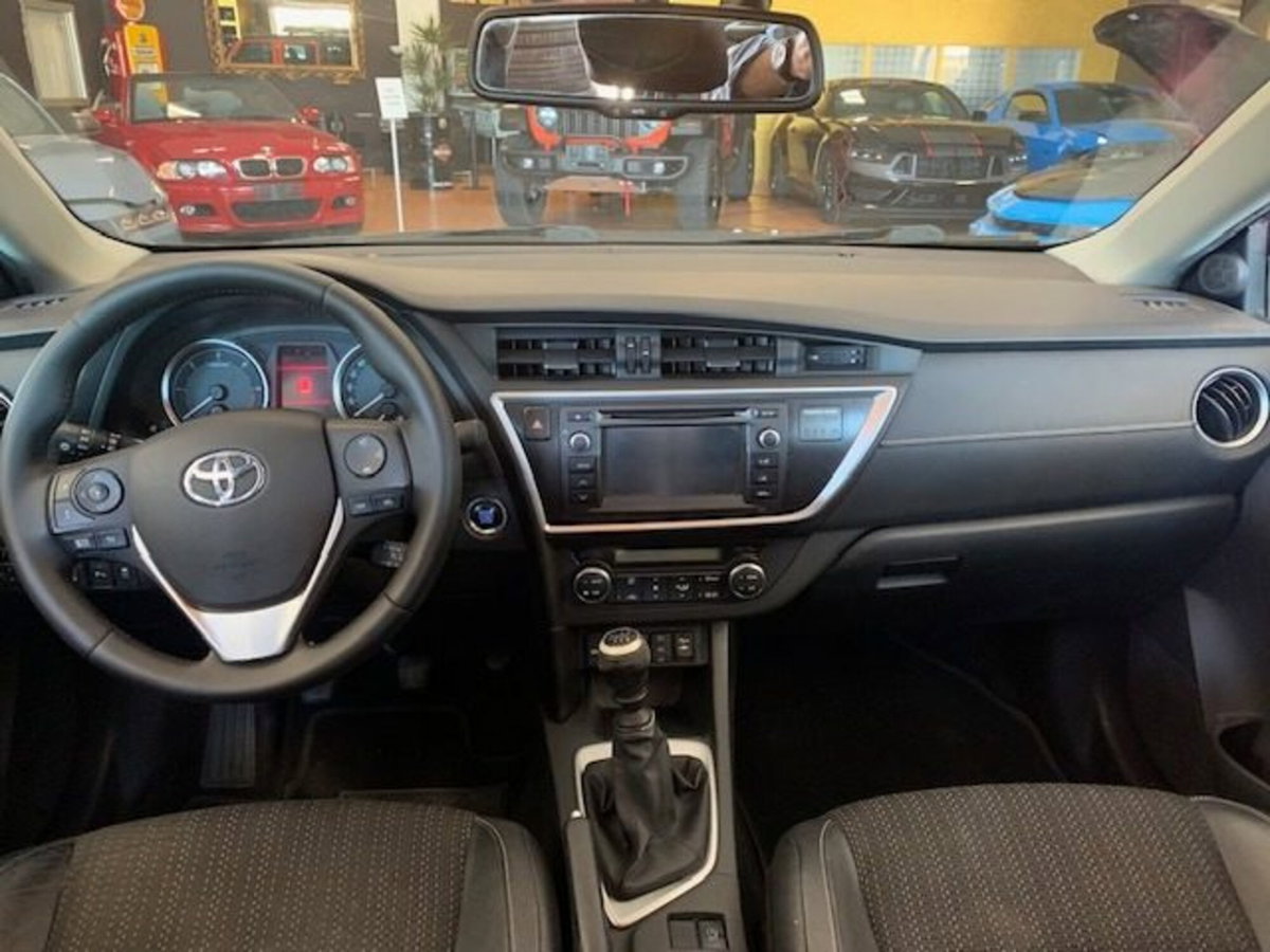 Toyota Auris Station Wagon 2.0 D-4D Lounge (8)