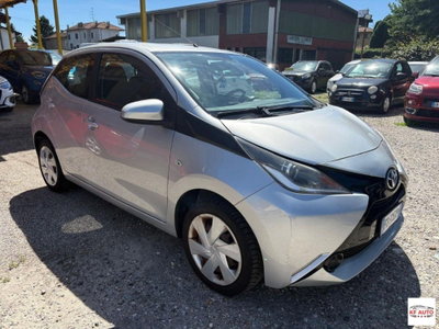 Toyota Aygo 1.0 12V VVT-i 5 porte (2)
