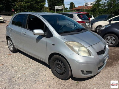 Toyota Yaris 1.3 5 porte Style Multidrive S (2)