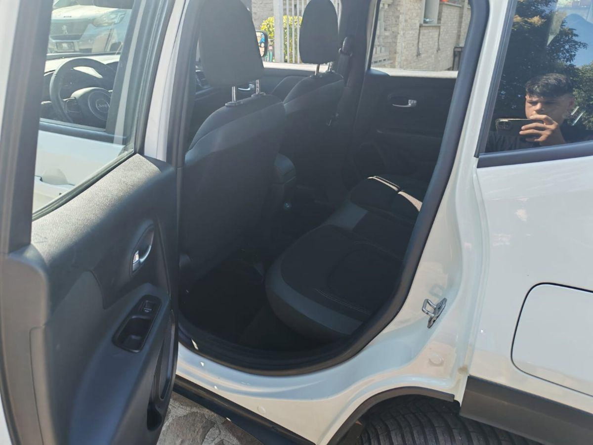 Jeep Renegade 1.3 T4 240CV PHEV 4xe AT6 S (7)
