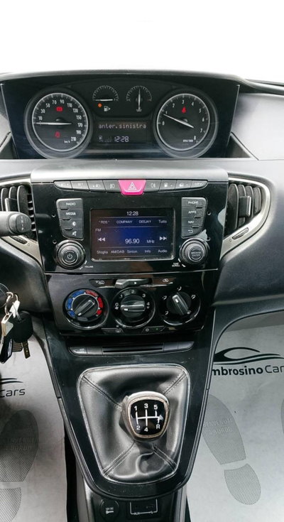 Lancia Ypsilon 1.2 69 CV 5 porte GPL Ecochic Gold (14)