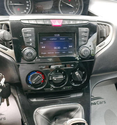 Lancia Ypsilon 1.2 69 CV 5 porte GPL Ecochic Gold (17)