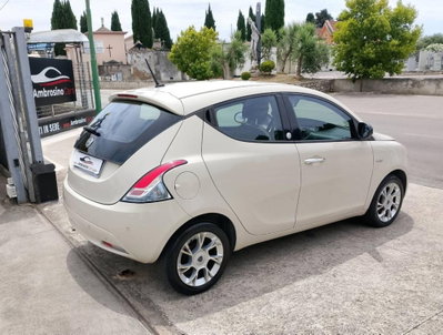 Lancia Ypsilon 1.2 69 CV 5 porte GPL Ecochic Gold (3)