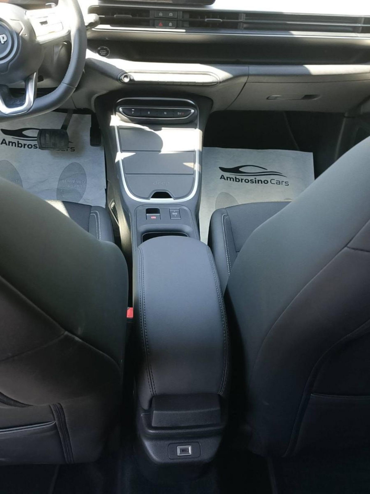 Jeep Avenger 1.2 turbo e-hybrid mhev Summit fwd 110cv edct6 (11)