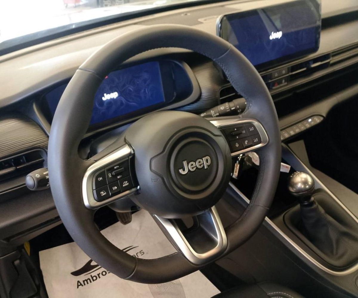 Jeep Avenger 1.2 turbo e-hybrid mhev Summit fwd 110cv edct6 (8)