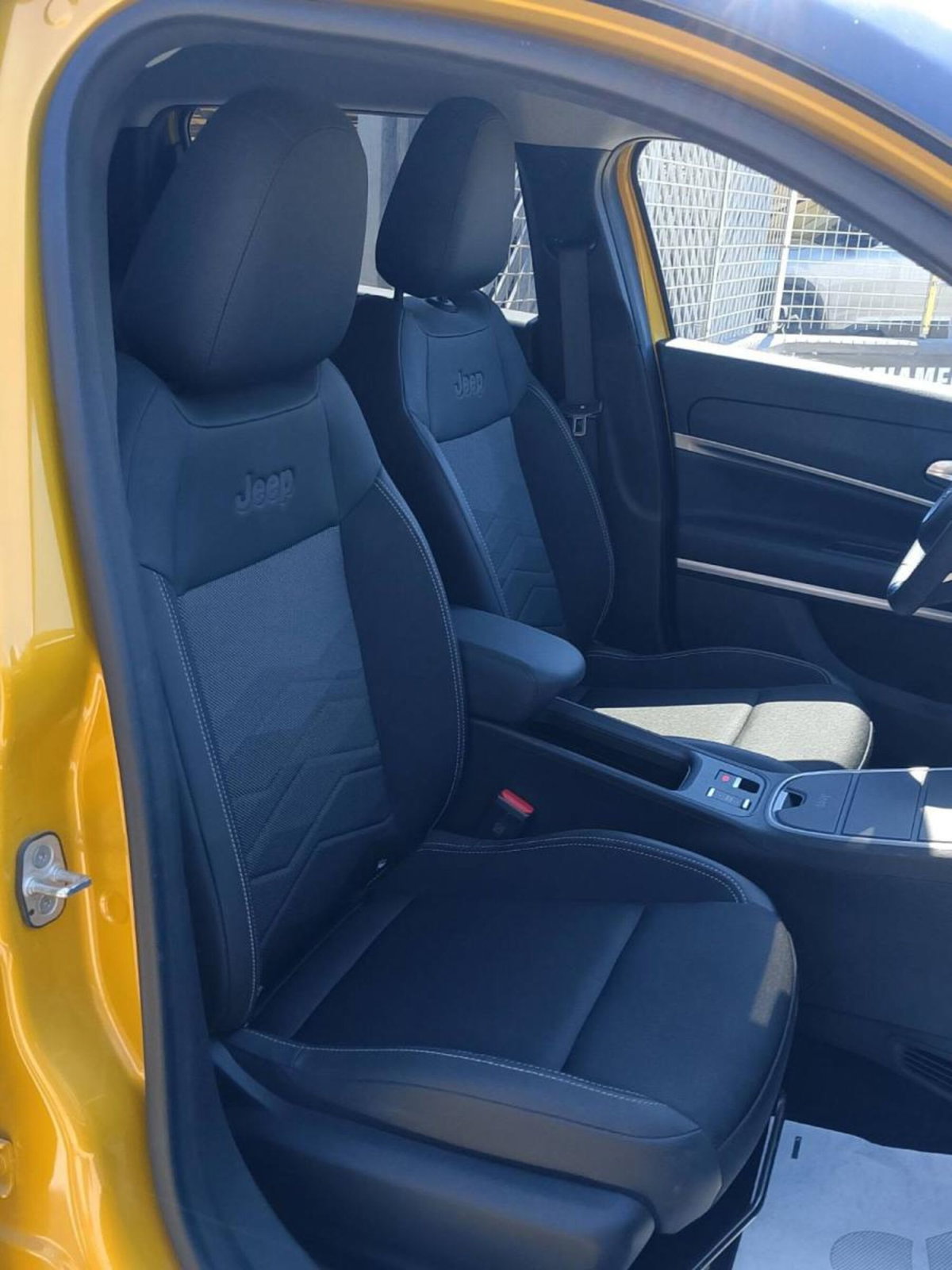 Jeep Avenger 1.2 turbo e-hybrid mhev Summit fwd 110cv edct6 (7)