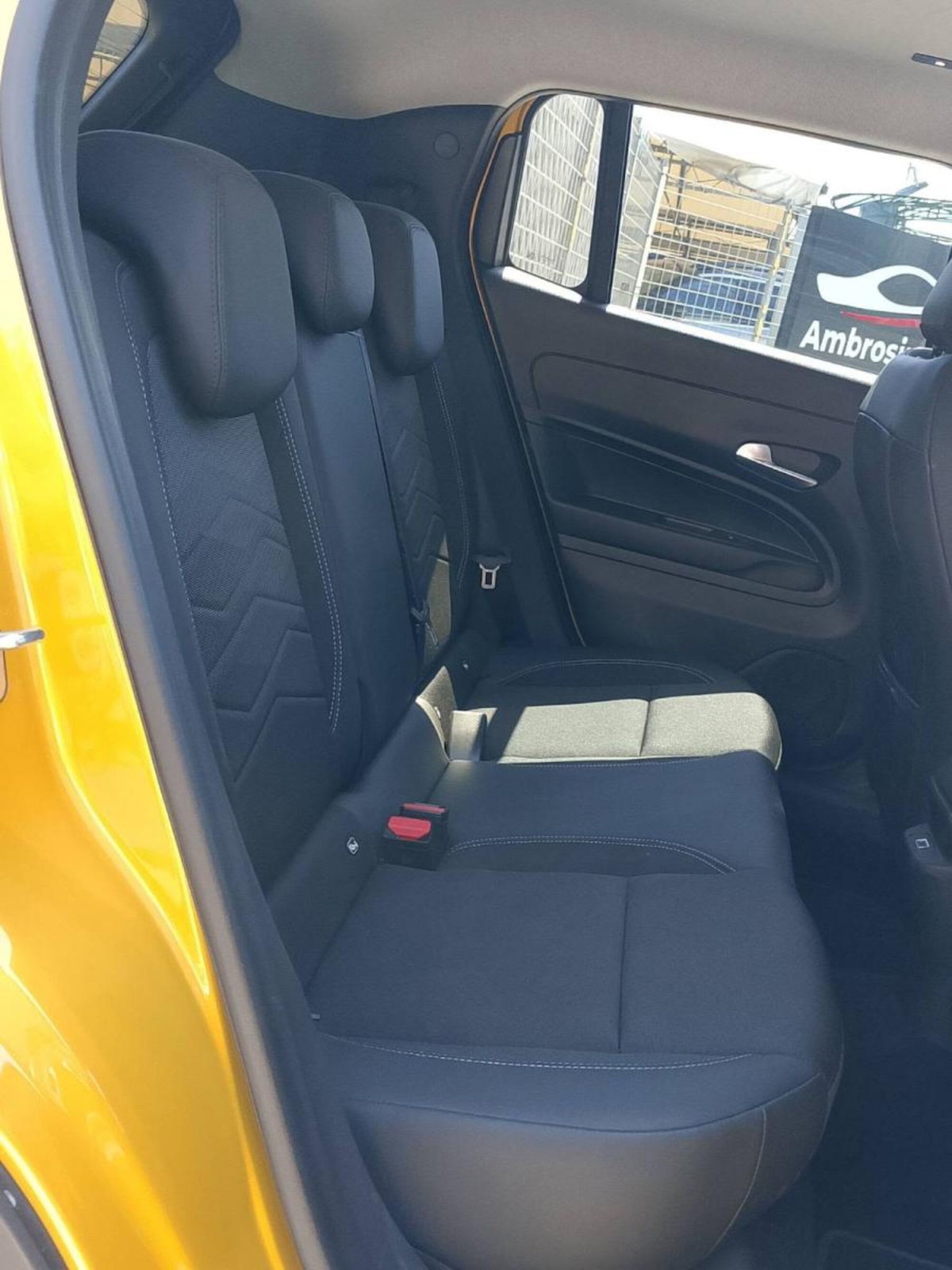 Jeep Avenger 1.2 turbo e-hybrid mhev Summit fwd 110cv edct6 (9)