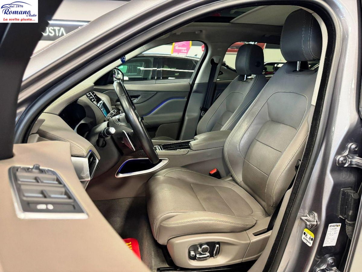 Jaguar F-Pace 2.0 D 180 CV AWD aut. R-Sport Black Edition (11)