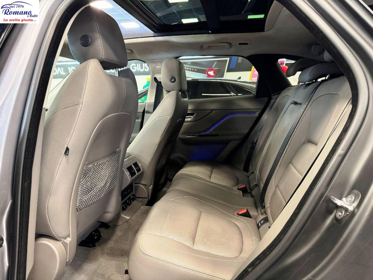 Jaguar F-Pace 2.0 D 180 CV AWD aut. R-Sport Black Edition (12)