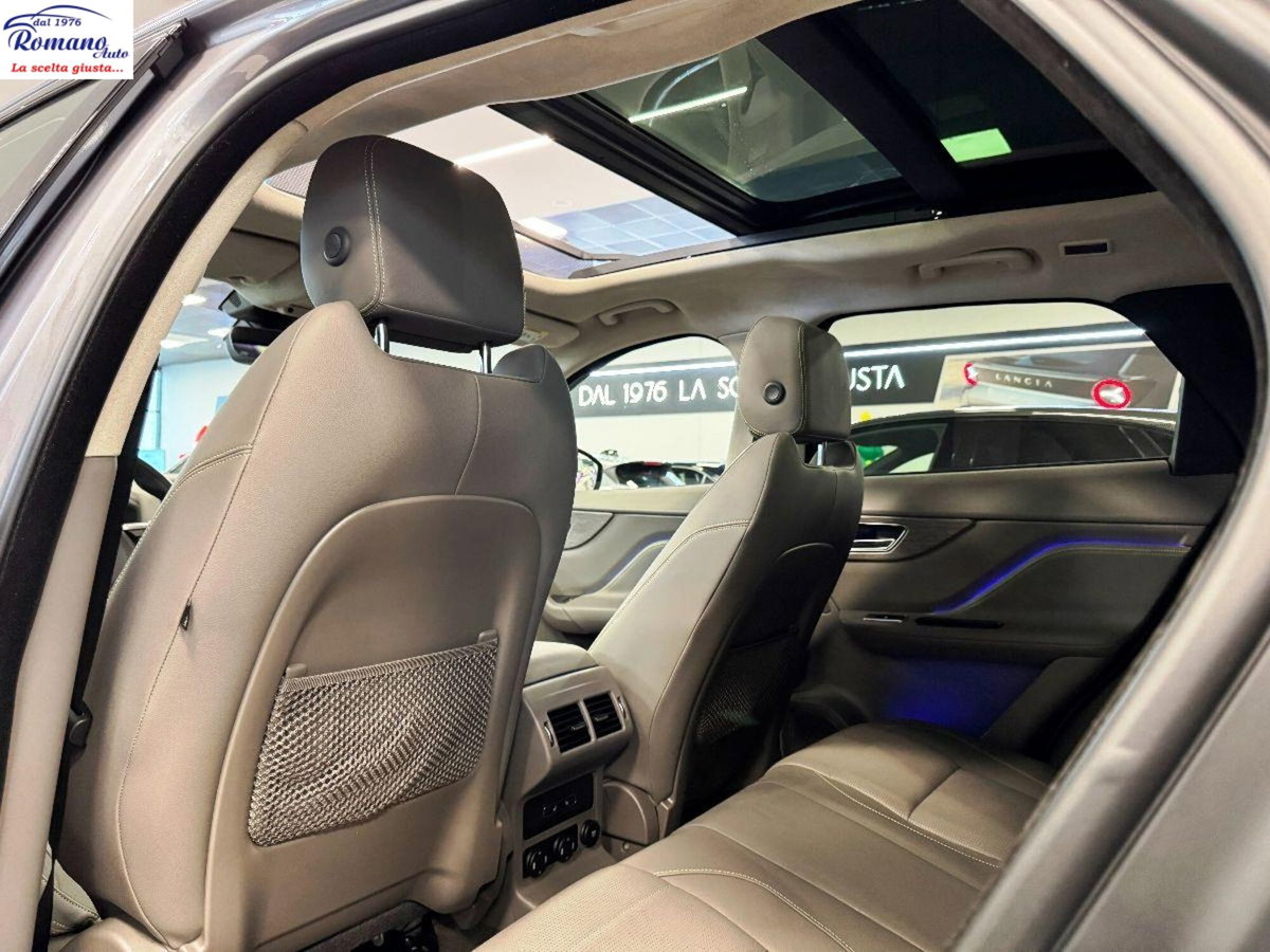 Jaguar F-Pace 2.0 D 180 CV AWD aut. R-Sport Black Edition (13)