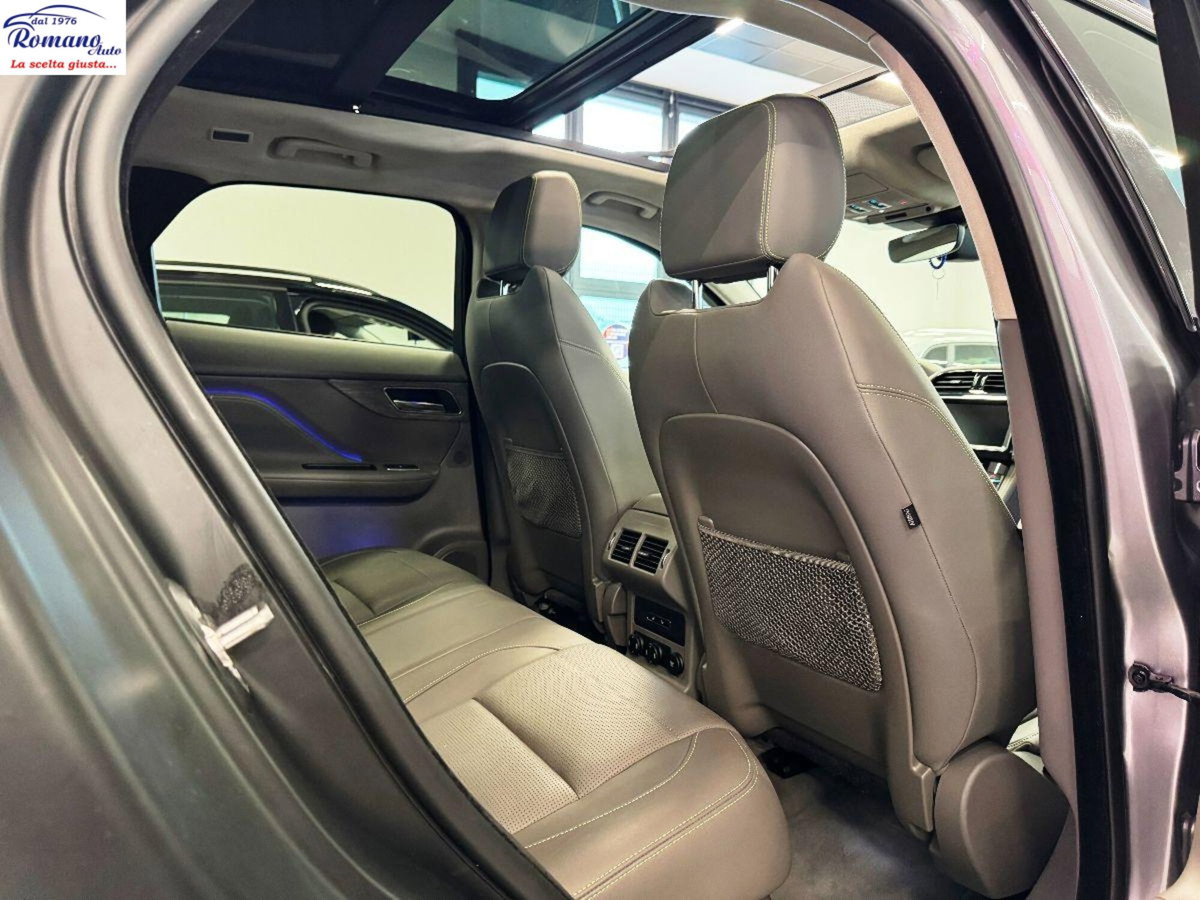 Jaguar F-Pace 2.0 D 180 CV AWD aut. R-Sport Black Edition (15)